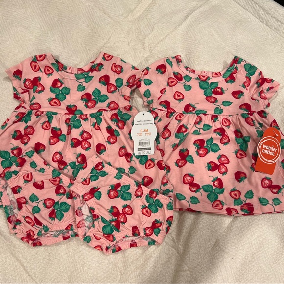 Pink Strawberries Set - Picture 2 of 5